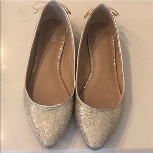 REPOSH—Gold glitter flats